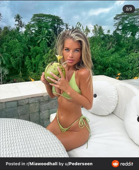 巨乳の赤毛オンリーファンズ ホット 画像