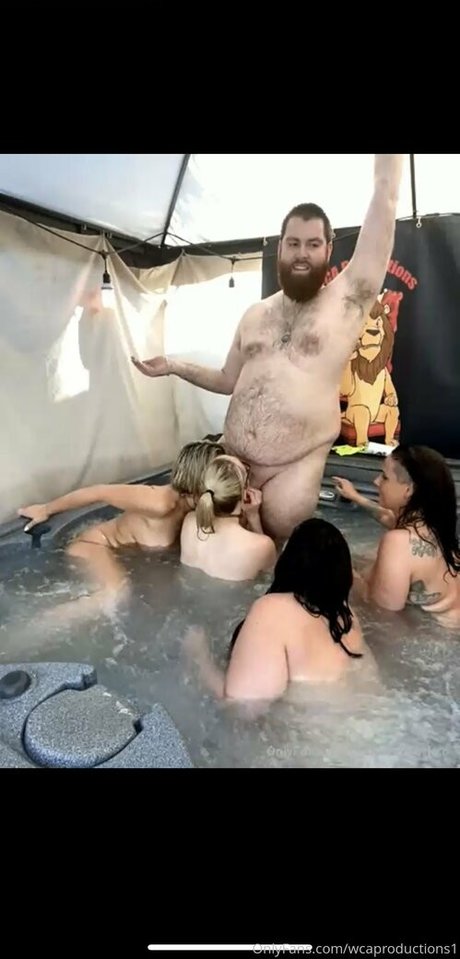 19歳のOnlyFans アート裸 写真