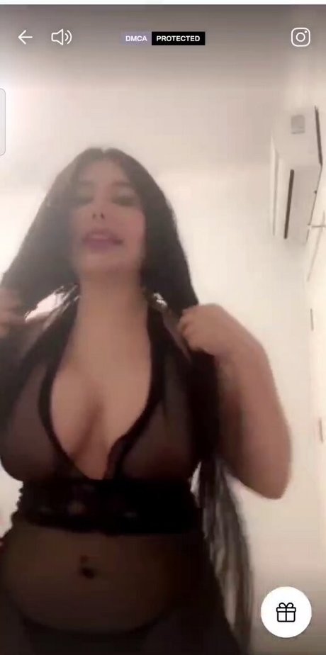 Angie Khoury ポルノモデル 写真