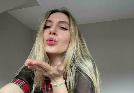 フィットネスインフルエンサーオンリーファンズ セクシーヌード 画像