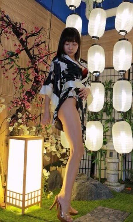 毛深いアジア人オンリーファンズ セクシー ギャラリー