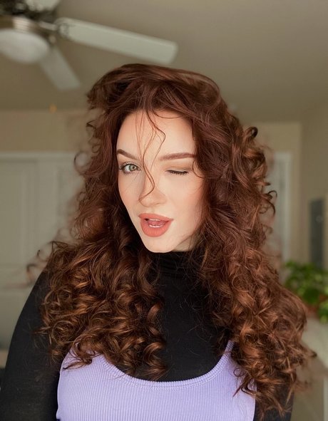 かわいいティーンのオンリーファンズ セクシー裸 写真