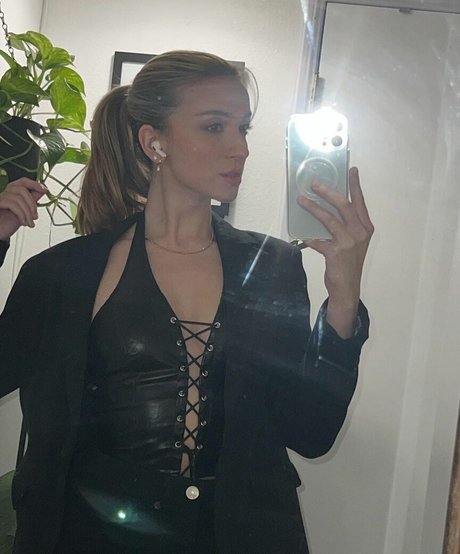 ティーンシーメールオンリーファンズ 無料 写真