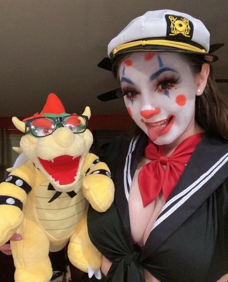 曲線美のクーガーOnlyFans HD 画像