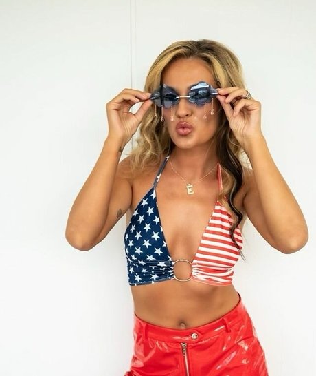 金髪レズビアンオンリーファンズ ポルノ 画像