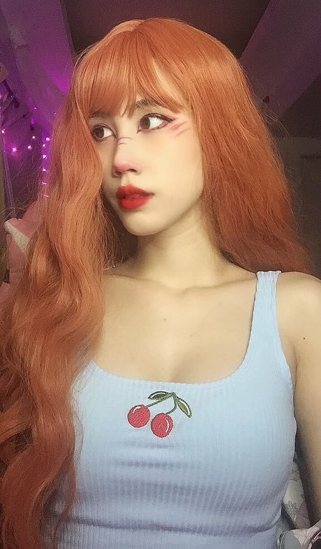 アンバー・オンリーファンズ アート裸 写真