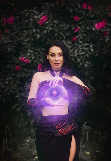 Ann Shakhovskaya 完璧なスター 写真