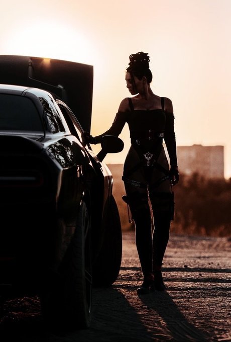 背が高くて巨乳のOnlyFans ヌード 写真