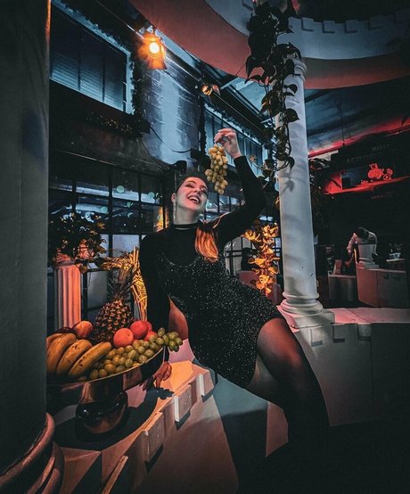 Troubleinc アダルトスター 写真