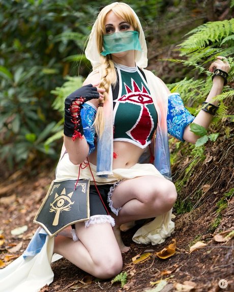 CrystAAHHL HD女優 写真