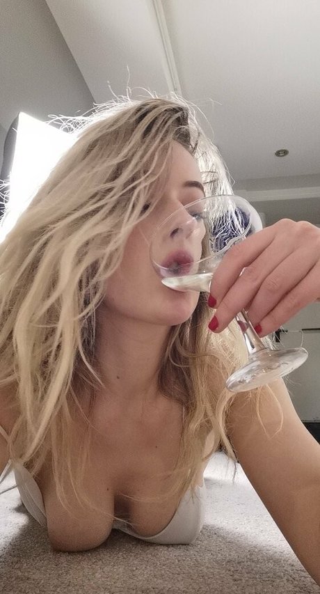 rosabrighid ヌードモデル 写真