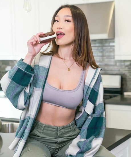 毛深いラテン系オンリーファンズ セクシーヌード 写真