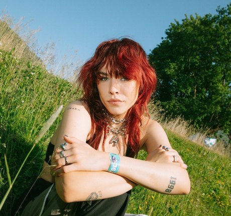 Taylor Upsahl ポルノスター アート ギャラリー