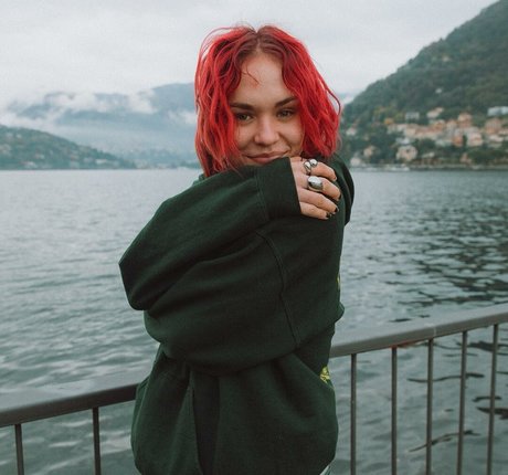 英国のティーンオンリーファン ホットセクシー 写真