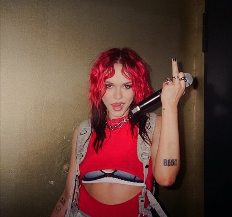 Taylor Upsahl アダルト女優 写真