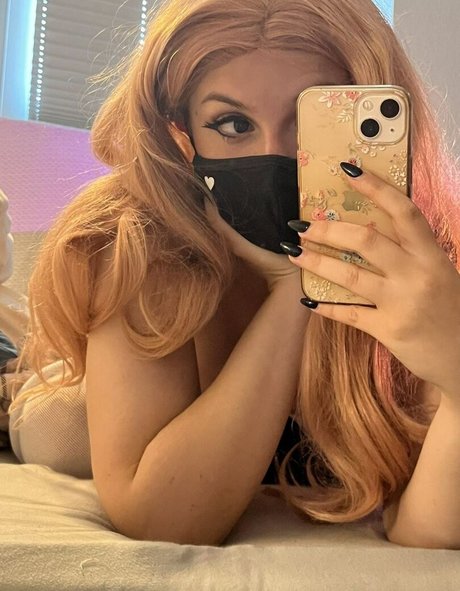 ブッシュ・オンリーファンズ アートヌード 写真