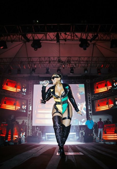 騎乗位熟女OnlyFans エロ 写真