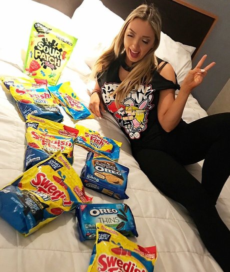 alliewrestling ヌード女優 写真