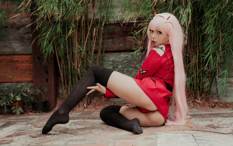 アジア人女性OnlyFans ポルノグラフィック 画像