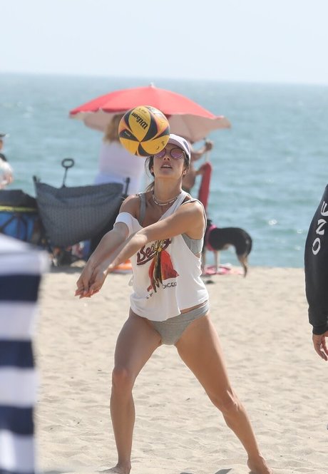 巨乳の赤毛オンリーファンズ エロチック 画像