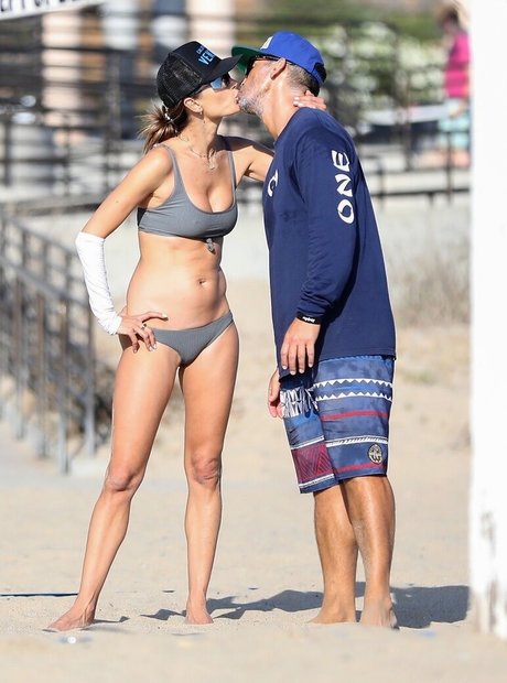 大きなお尻と巨乳のオンリーファンズ ホットヌード 画像