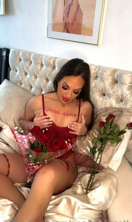 アジア人のティーンの足 オンリーファンズ エロチック ギャラリー