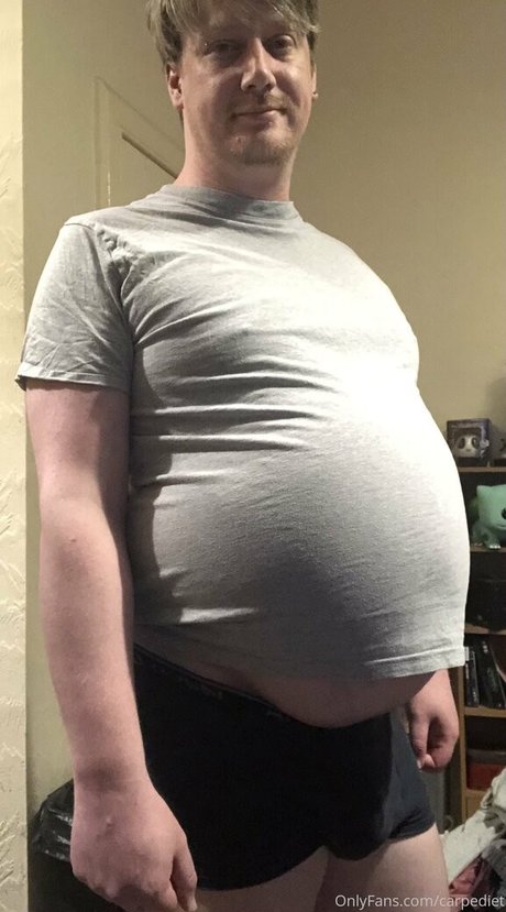 金髪クーガーオンリーファンズ ヌード 写真