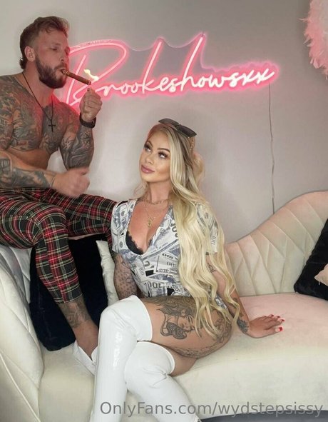 巨乳ブルネットオンリーファンズ ヌード 写真