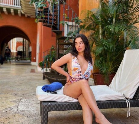 Isabella Gomez ホットなスター 画像