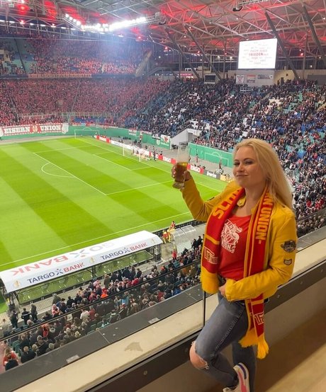 女性の筋肉オンリーファンズ アート裸 画像