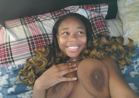 mochaaugust ポルノスター 高品質 写真