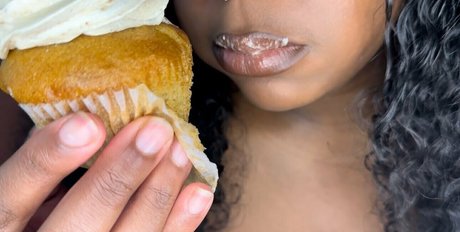 asmrwithnaomi セクシーなスター 画像