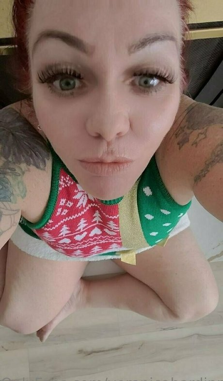 かわいいシーメールオンリーファンズ セクシー裸 写真