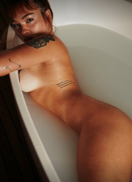 若い黒人女性オンリーファンズ えろた 写真