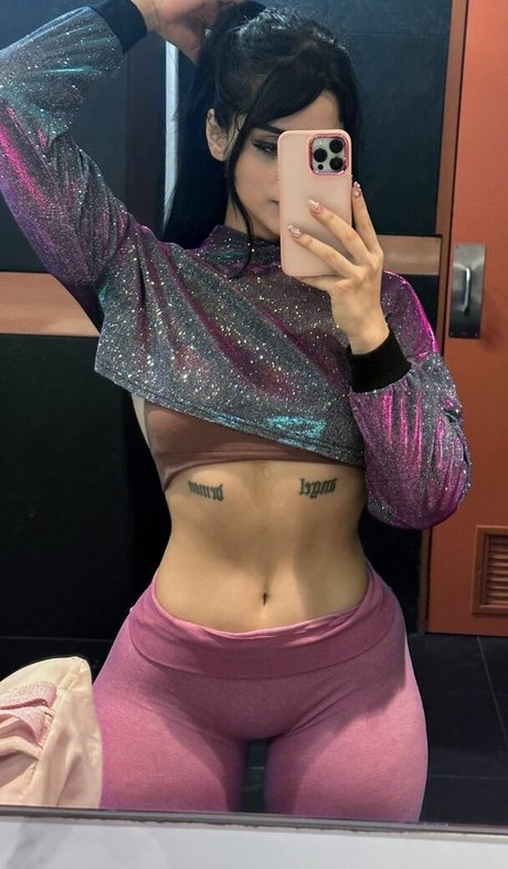 足ヌードオンリーファンズ 無料ヌード 写真