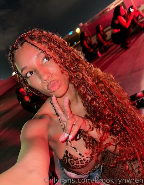 brookliynwren アダルト女優 写真