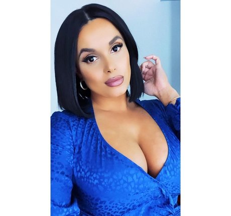 かわいいシーメールオンリーファンズ ホットセックス ギャラリー