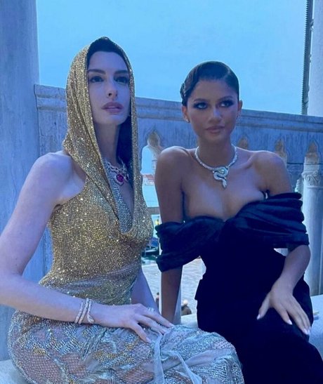 肉厚マンコオンリーファンズ アダルト 写真