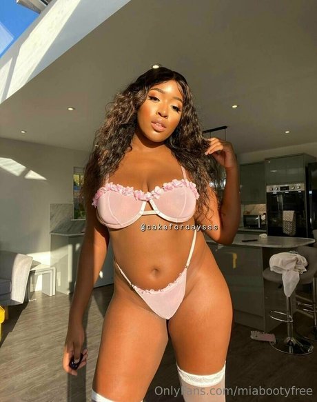 miabootyfree 裸のスター ギャラリー