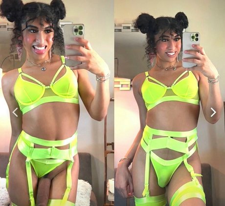 Tlavont 美しいポルノスター 写真