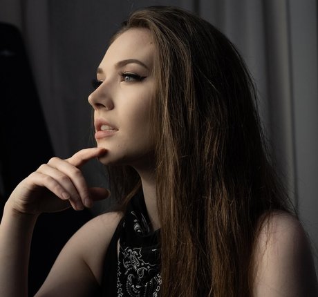 Caitlin Scott 無料モデル 写真