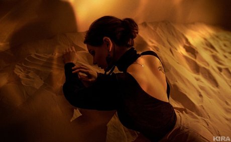 女性の筋肉オンリーファンズ セクシーヌード 写真