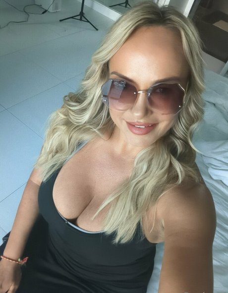 フェイシャルオンリーファンズ トップ 写真