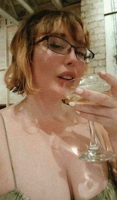 妊娠中のアジア人オンリーファンズ セクシーヌード 写真