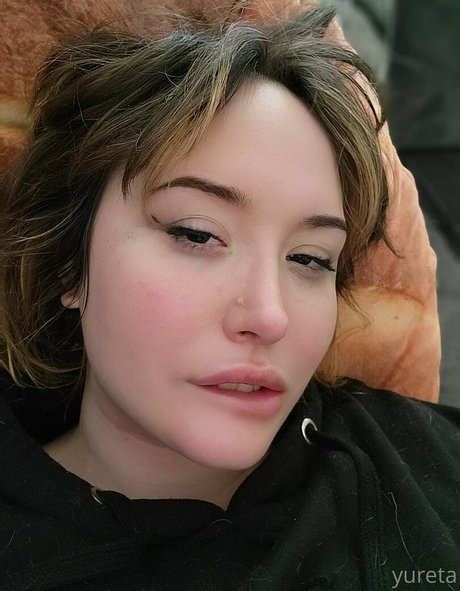 熟女の足オンリーファンズ セクシー裸 画像