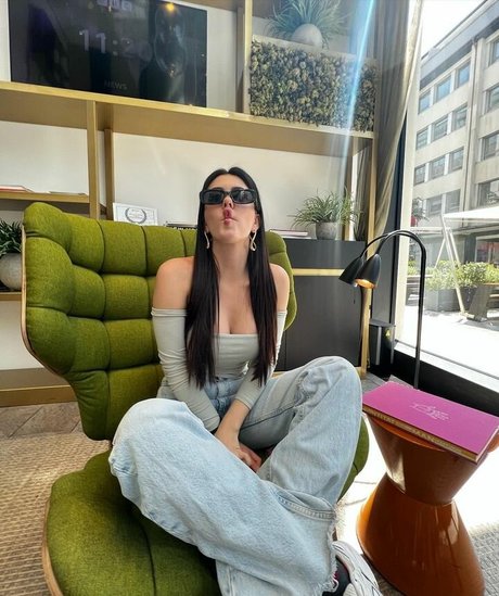 大学生カップルのオンリーファンズ アダルト 写真