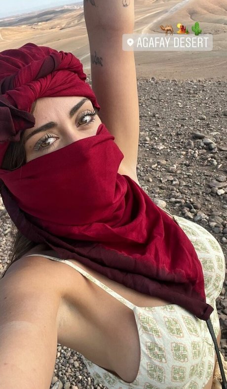 大きな乳首オンリーファンズ ホットヌード 写真