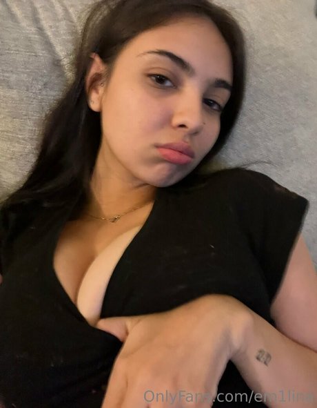 em1lina ヌードスター 画像