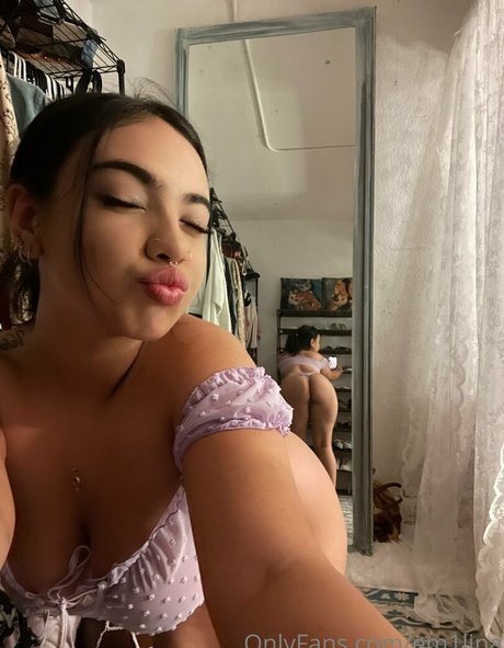 em1lina モデル 写真