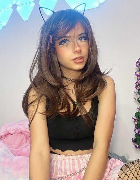 アジア人ヌードオンリーファンズ ホットヌード 写真